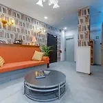 Creek Hotel *